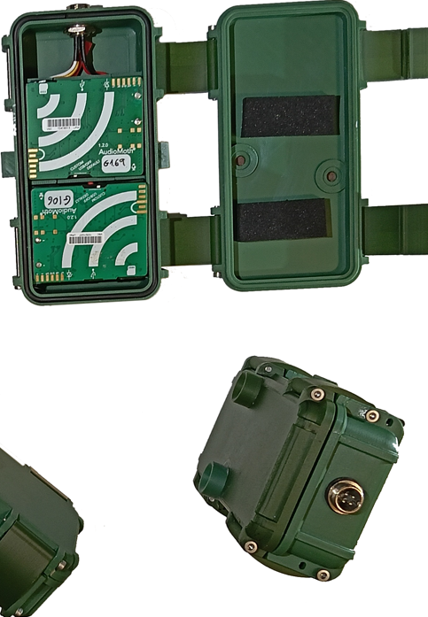 Dispositivo electrónico verde con circuito interno y conexiones visibles.